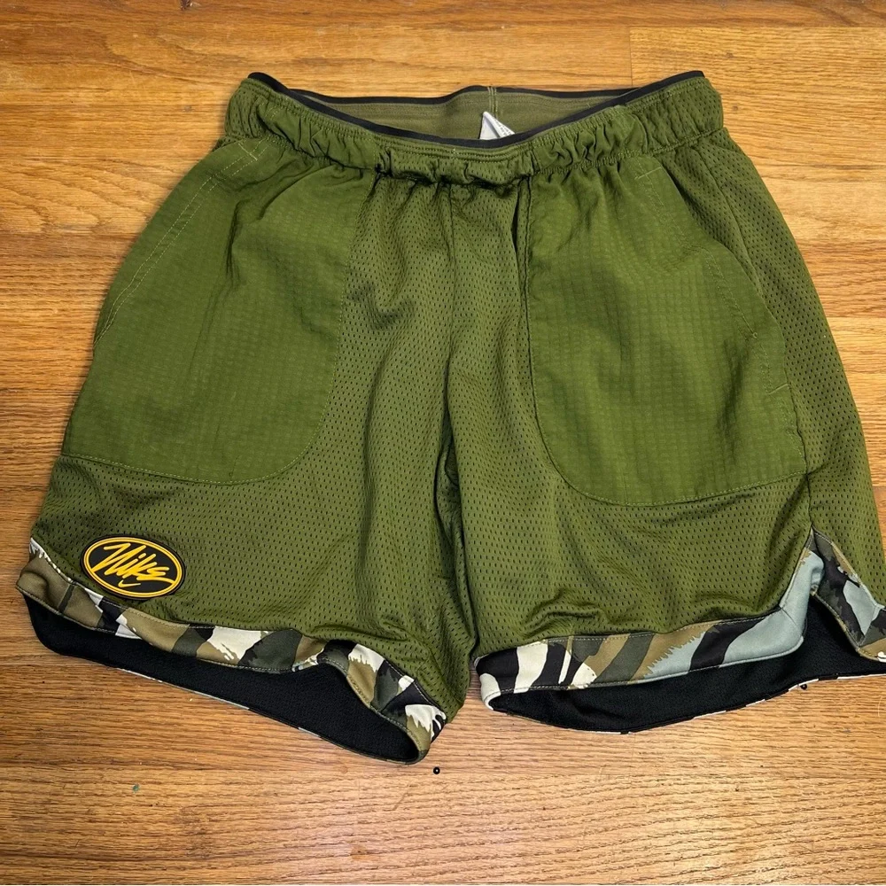 Nike Olive Green Men's Shorts with Camo‎ Trim size S adjusta waist